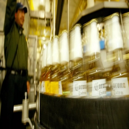 El alcohol de la cerveza Corona Cero se utilizará para producir gel antibacterial