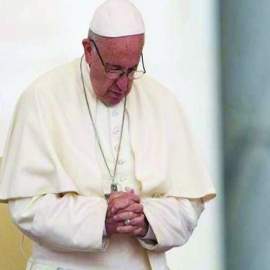 Papa Francisco envió pésame a Benedicto XVI tras muerte de su hermano
