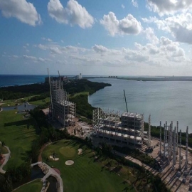 Semarnat entrega concesión de zona federal a hotel en Cancún