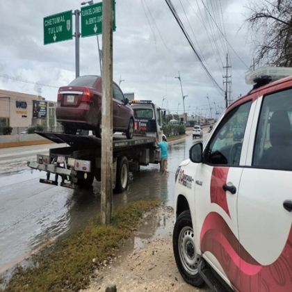 IMOVEQROO activa números de emergencia para servicio de grúas y extravío de placas durante impacto del huracán “Beryl”