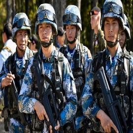 ABERRANTE: el régimen chino crea cascos militares ‘SUICIDAS’ para eliminar a soldados que abandonen sus puestos