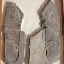 Una misteriosa huella de zapato hallada en un terreno de Pizarra, has sido estudiada por los expertos, siendo datada hace 200 millones de años.