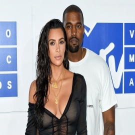 ¡Las fotos de Kanye West tocando a Kim Kardashian que están dando de que hablar!
