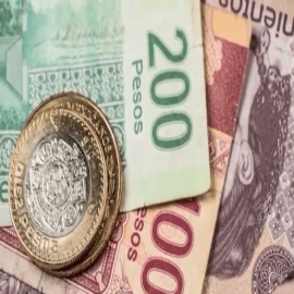 El peso cierra en su mejor nivel desde agosto de 2018; dólar, en 18.55 pesos