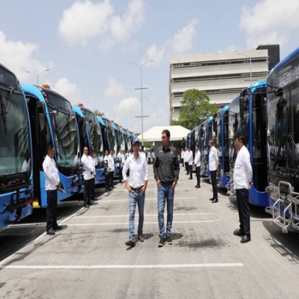 Presenta el Gobernador Mauricio Vila Dosal nuevas unidades Va y Ven con las que se seguirá transformando la movilidad en Yucatán