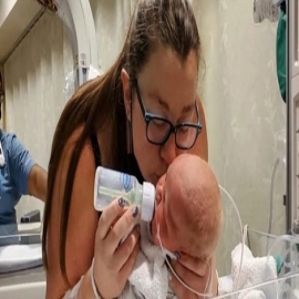 Una madre da a luz a un bebé gigante después de sufrir 19 abortos espontáneos