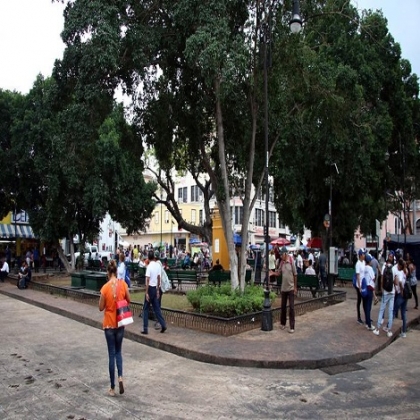Parque Eulogio Rosado queda libre de ambulantes