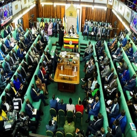 «Contra las desviaciones»: el Parlamento de Uganda aprueba una ley que prohíbe la identificación como LGBTQ