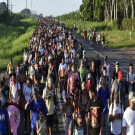 Unas 2.000 personas migrantes avanzan en una nueva caravana por el sur de México