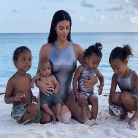 Kim Kardashian aprovecha viaje y bautiza a tres de sus hijos en Armenia