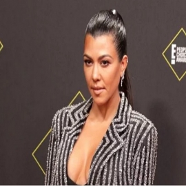 Kourtney Kardashian presume silueta en ropa interior