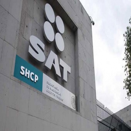 Las empresas de Slim ya pagaron al SAT: AMLO; dinero de Walmart puede becar a 30 mil estudiantes