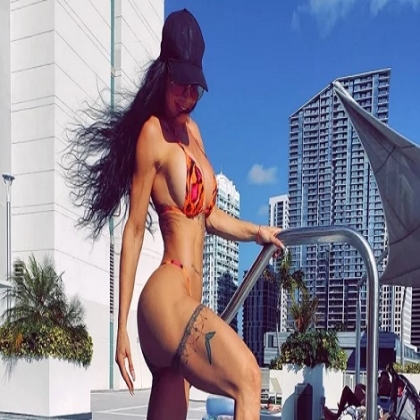 Lis Vega escapa del frío con sexy baile en bikini