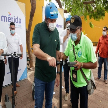 El Alcalde Renán Barrera Concha inaugura recorridos de scooters eléctricos en Paseo de Montejo