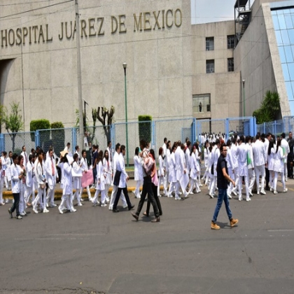 Médicos alzan la voz contra la precarización del sector salud