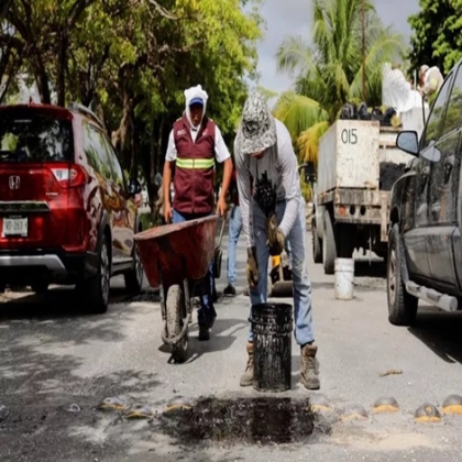 Arranca bacheo en 14 avenidas principales de Benito Juárez