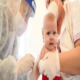 Bebés de tan solo 6 meses que participan en ensayos de vacunas contra Covid