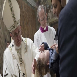 Papa Francisco invita a recordar la fecha de nuestro Bautismo y llevarla en el corazón