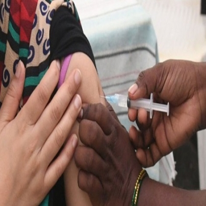 India: Una mujer se desplomó y murió 30 minutos después de la 2da dosis de la vacuna
