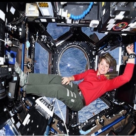 Tips para el aislamiento, por una astronauta lgbt de la NASA