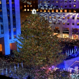 Las fotos del encendido del nuevo árbol de Navidad del Rockefeller Center y su corona de 25 mil cristales