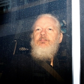 El momento del arresto de Julian Assange en la embajada de Ecuador en Londres