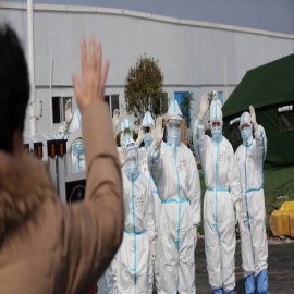 China: Casi 3.700 médicos regresan a sus hogares tras quedar bajo control la epidemida del coronavirus