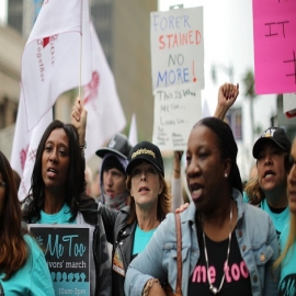 "Yo también": cientos de mujeres marcharon en Hollywood contra el abuso sexual
