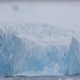 VIDEO: Captan en la Antártida el derrumbe parcial de un glaciar del tamaño de un bloque de viviendas